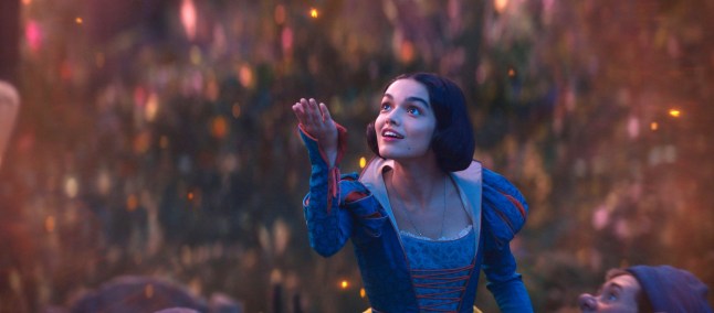 No Merchandising. Editorial Use Only. No Book Cover Usage. Mandatory Credit: Photo by Walt Disney Co/Everett/REX/Shutterstock (15168706l) SNOW WHITE, Rachel Zegler as Snow White, 2025. ? Walt Disney Studios Motion Pictures / Courtesy Everett Collection Snow White - 2025