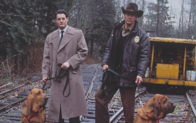Dale Cooper stands on the train tracks with the sherrif of Twin Peaks.