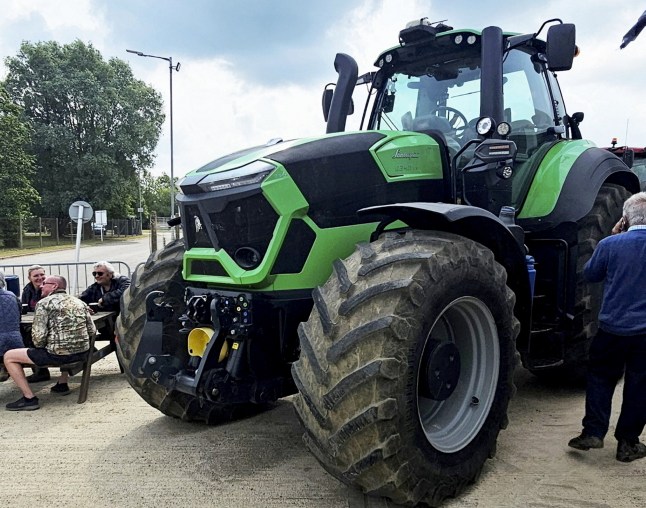 A green tractor