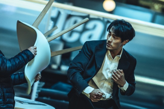 So Ji-Sub as Nam Gi-jun in Mercy for None fighting with a chair