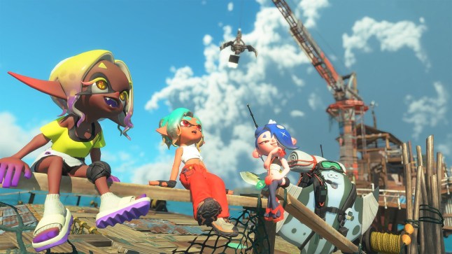 Splatoon Raiders screenshot of Inklings sitting on a girder