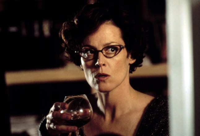 Editorial use only. No book cover usage. Mandatory Credit: Photo by W. Disney/Everett/REX/Shutterstock (432759b) Sigourney Weaver 'COPYCAT' FILM - 1995
